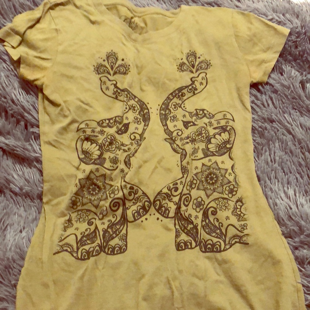 An short sleeve shirt with elephant design.